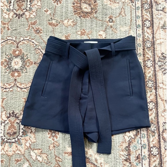 Aritzia Pants - Perfect condition aritzia crepe high waisted black dress shorts